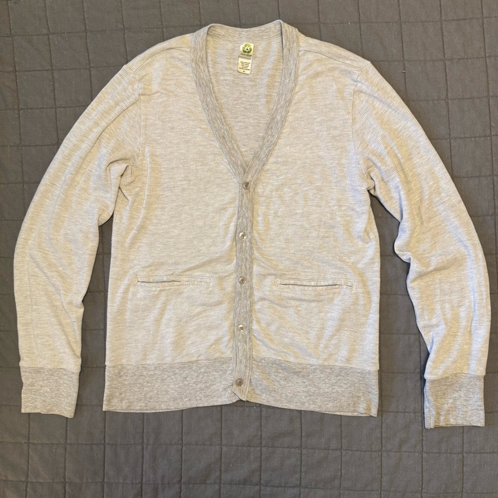 Alternative Light Gray Knit Top with Recycled-Inspired Tag